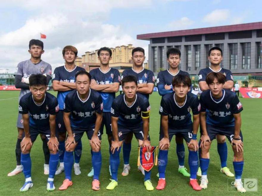 比赛中一支名不见经传的球队逆袭成功，引发观众惊叹的简单介绍