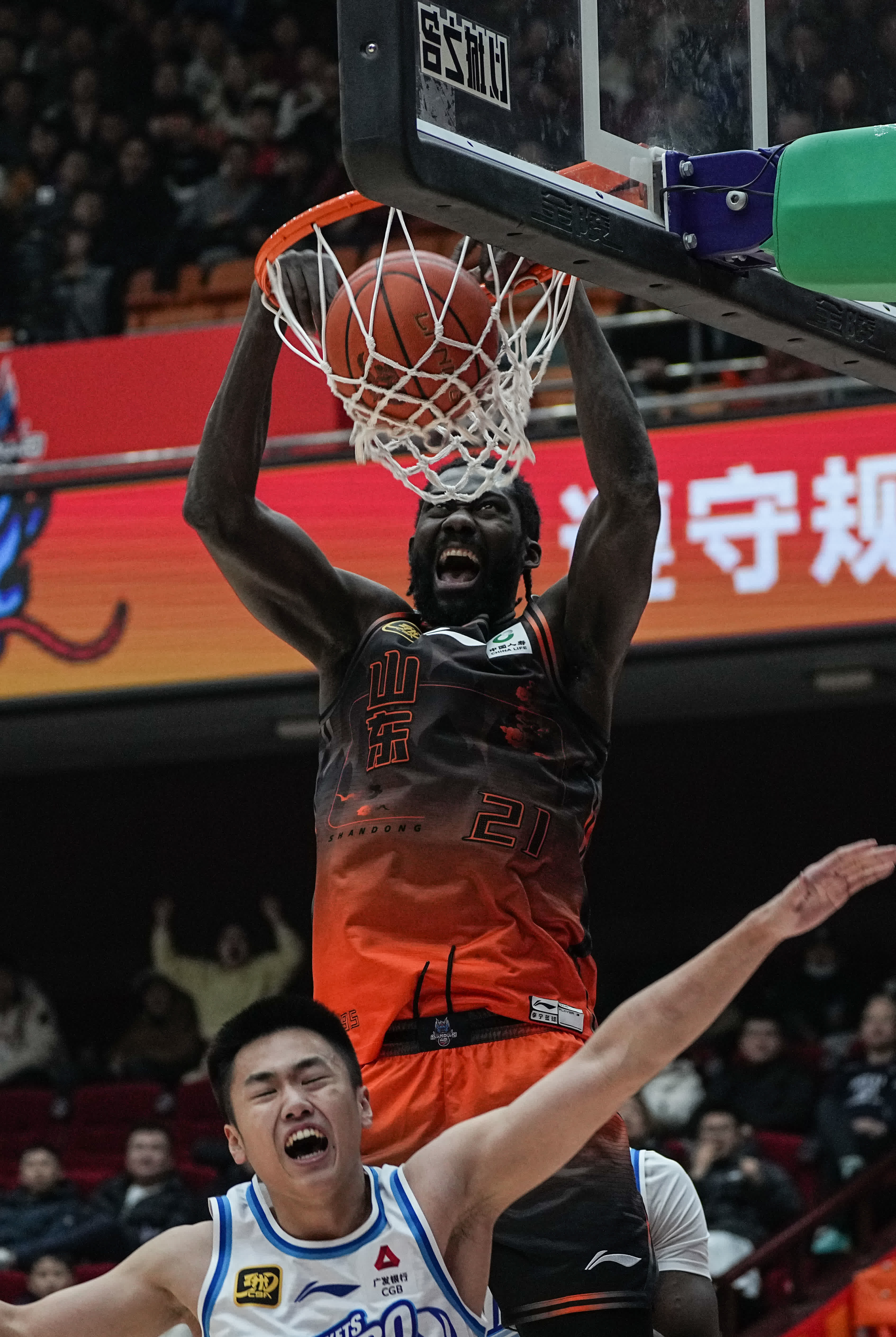 九游官网入口-篮球赛季首战即将打响，球迷翘首以待