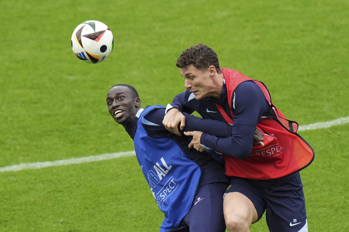 包含竞争激烈！欧洲足球大赛精彩继续的词条