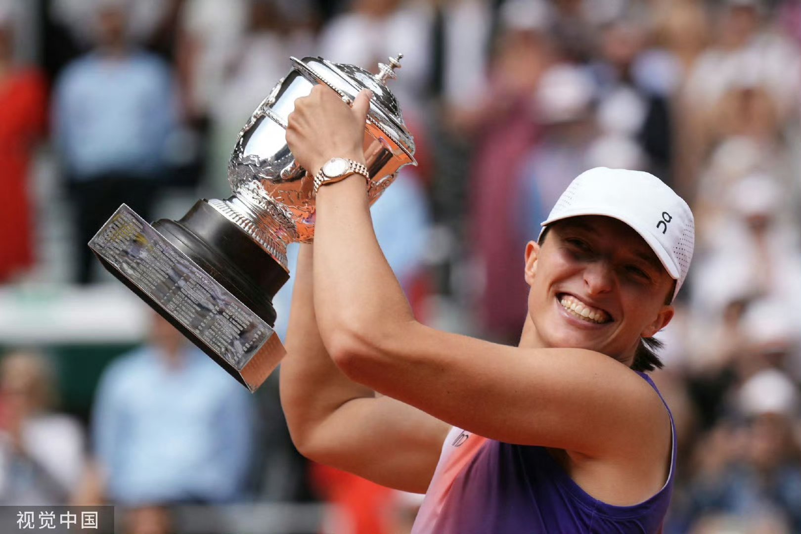 俄罗斯人士高分夺冠赢得掌声