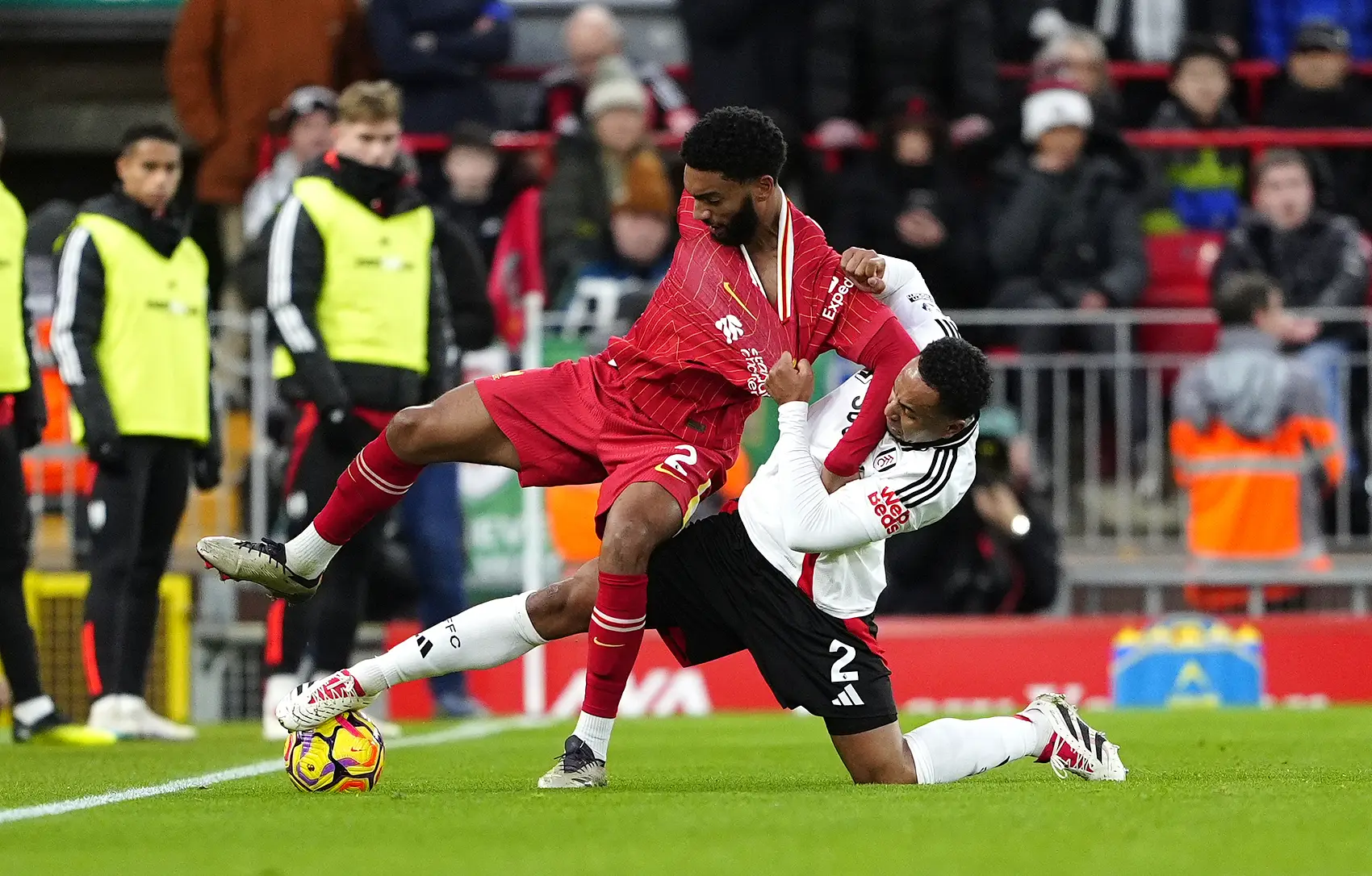 英格兰队赢下激烈比赛，顺利晋级的简单介绍