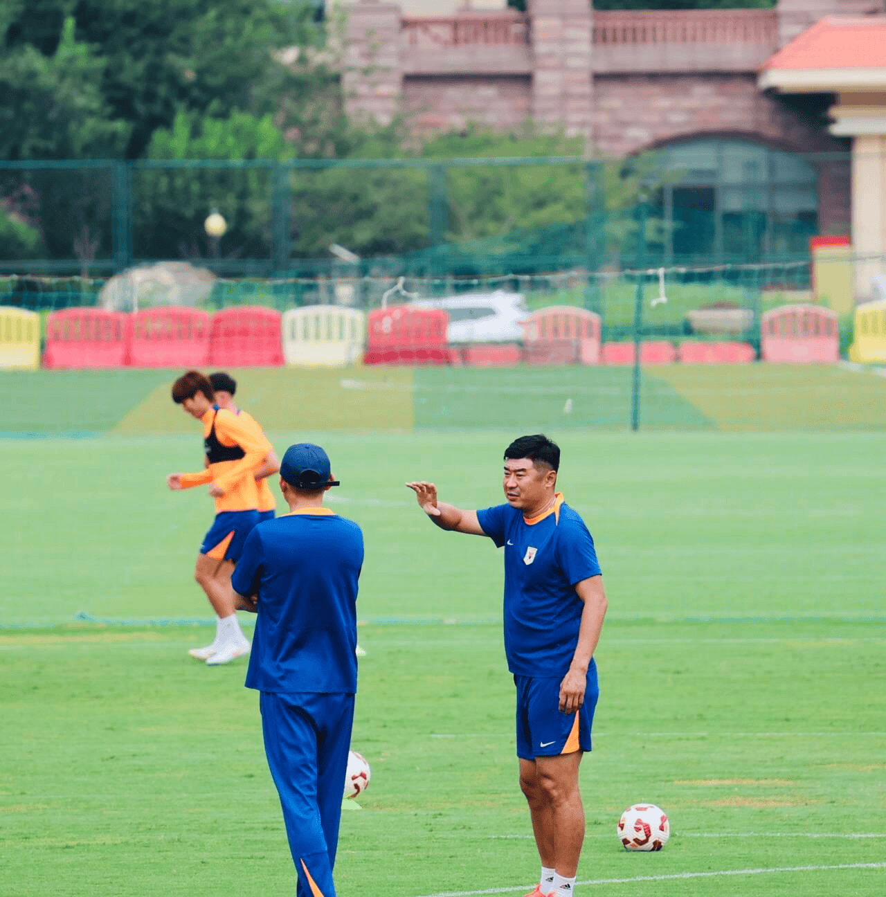 年轻球员表现出色，成为球队新希望